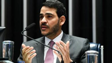 Jorge Messias declara ser 'totalmente contra o aborto' em sabatina no STF