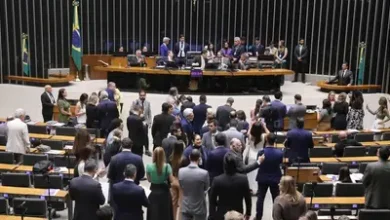 Congresso derruba veto de Lula a projeto que reduz pena dos envolvidos no 8/1, inclusive de Bolsonaro