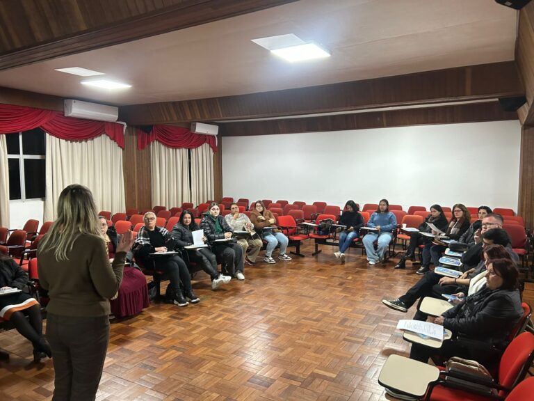 Curso de atendente comercial inicia com 20 alunos em Encantado