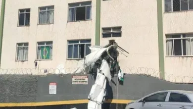 Avião que saiu de Teófilo Otoni cai em prédio de Belo Horizonte; dois morrem