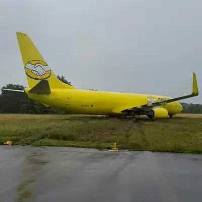 Avião a serviço do Mercado Livre sai da pista após pousar no aeroporto de Salvador
