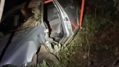 Mulher fica ferida após carro cair 50 metros em barranco em Serafina Corrêa