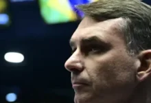 Flávio admite pedido de R$ 134 milhões a Vorcaro para filme sobre Bolsonaro