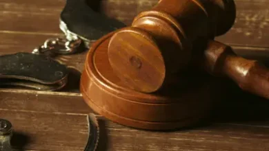 Homem vai a júri por matar companheira e abandonar filho de 3 anos em ônibus