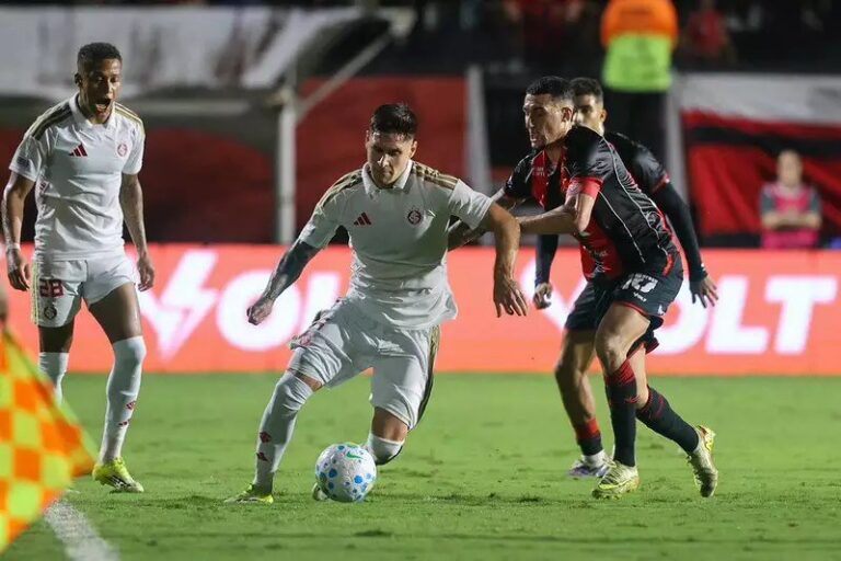 Inter perde para o Vitória por 2 a 0 em Salvador e cai para 12º lugar