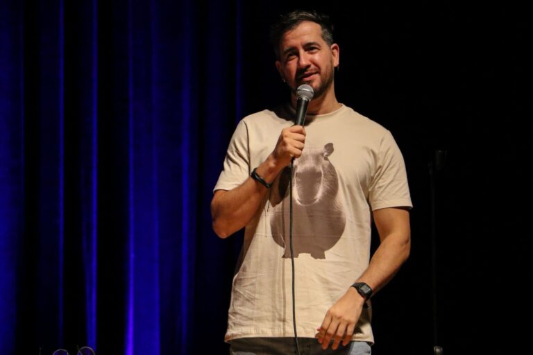 Afonso Padilha retorna ao Teatro Univates com novo show de stand-up