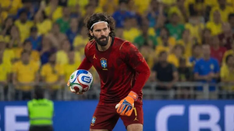 CBF veta uniforme vermelho dos goleiros do Brasil contra a Escócia