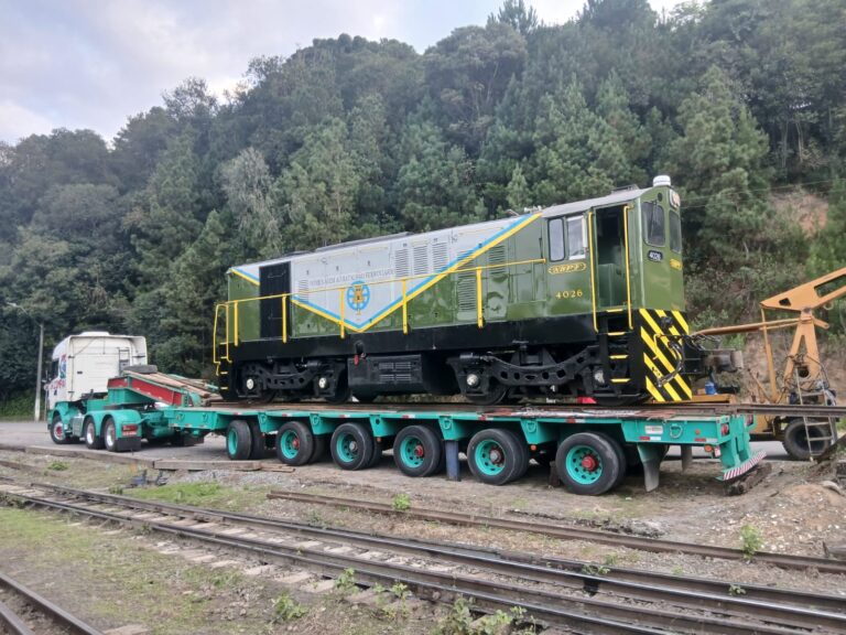 Estão chegando as máquinas que vão atuar nas obras da ferrovia