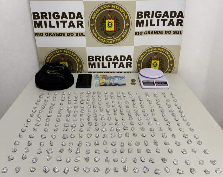 Brigada Militar prende mulher com 300 porções de crack em Lajeado