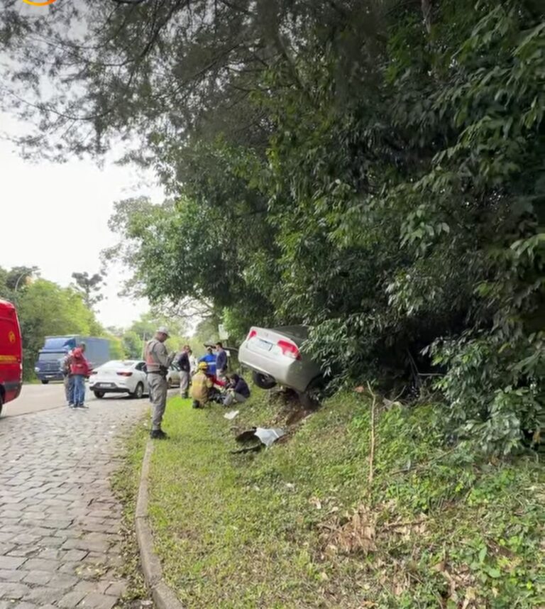 Acidente entre dois carros deixa vítimas com ferimentos leves em Encantado