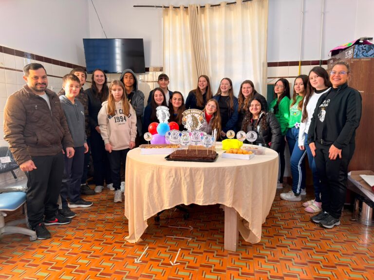 Oficina Terapêutica SOS Amigos celebra sete anos de atividades com adolescentes em Relvado