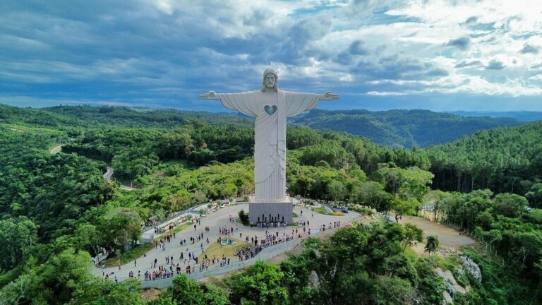 Documentário internacional sobre o Cristo Protetor será lançado no Brasil após estreia na Turquia