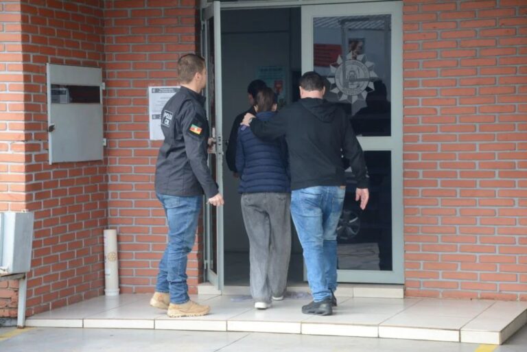 Irmãs presas após feto ser encontrado enterrado responderão em liberdade