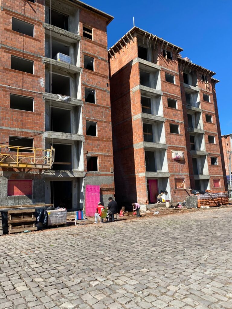 Ocupação irregular ameaça continuidade de obras de 180 moradias em Encantado