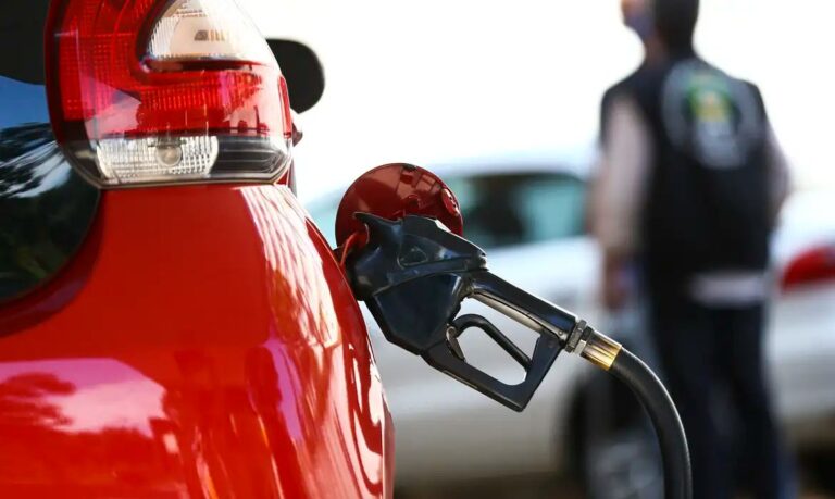 Gasolina com 32% de etanol começa a ser vendida neste sábado
