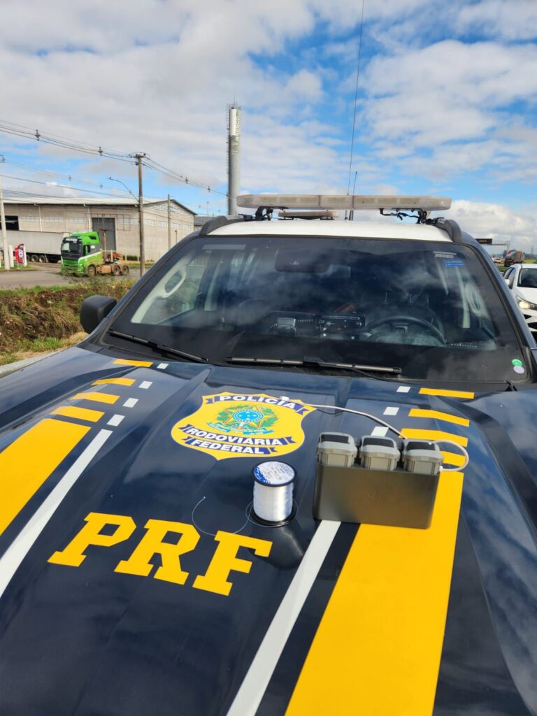 PRF prende três suspeitos de tentar enviar drogas a presídio com drones