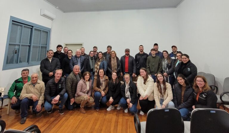 Relvado apresenta roteiro pedagógico do programa Conheça o Vale