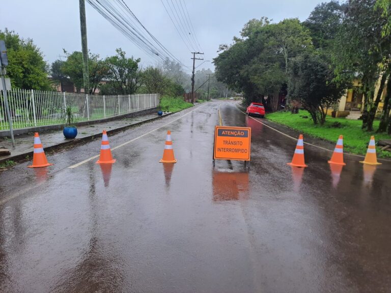 Ponte de Ferro segue bloqueada entre Lajeado e Arroio do Meio