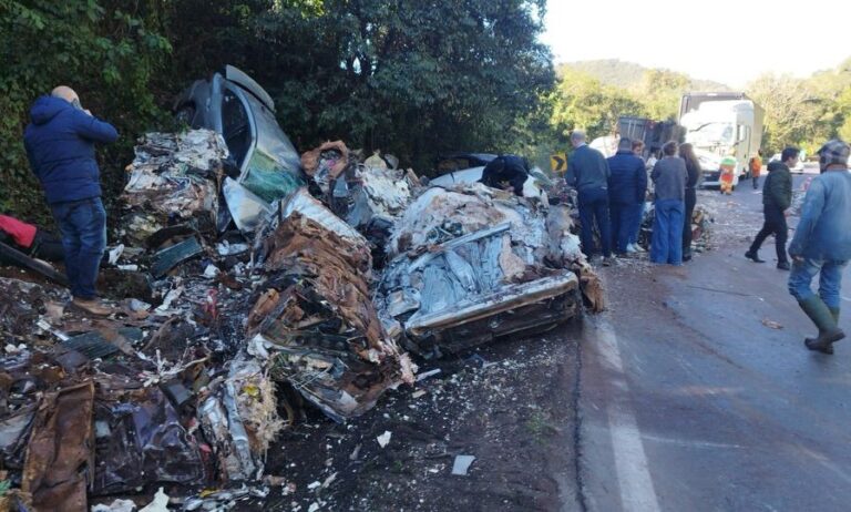 Três pessoas seguem em estado grave após acidente com cinco veículos na BR-386