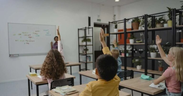 Senado aprova educação financeira obrigatória no currículo escolar