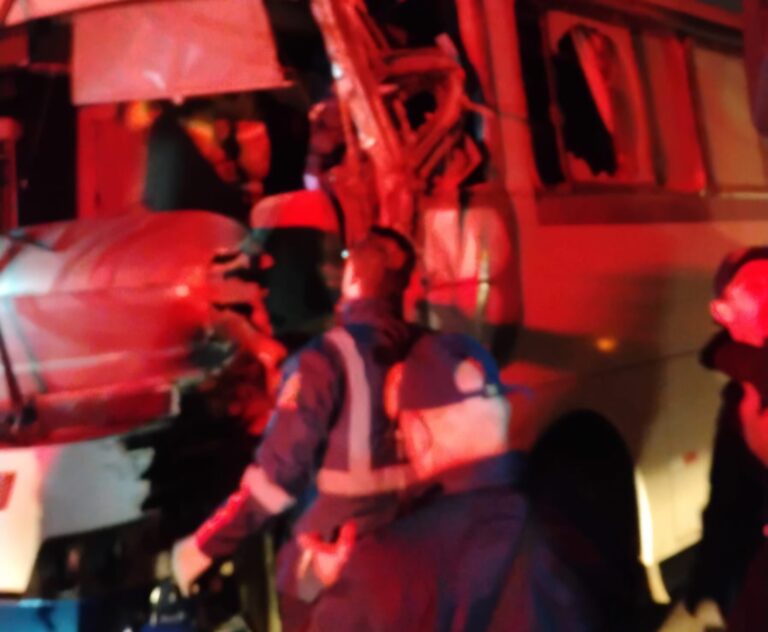 Duas mulheres morrem em colisão entre ônibus e caminhão em Santa Cruz do Sul