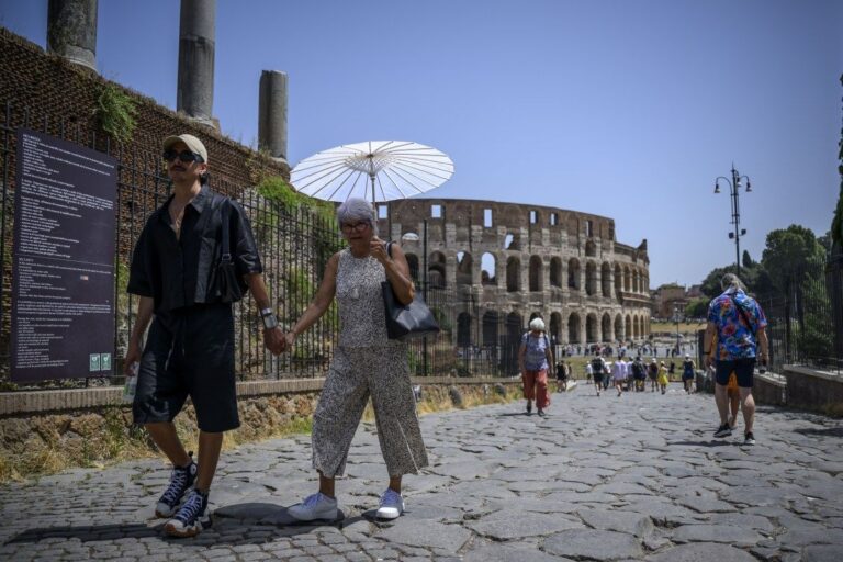 Itália coloca 27 cidades em alerta vermelho por onda de calor