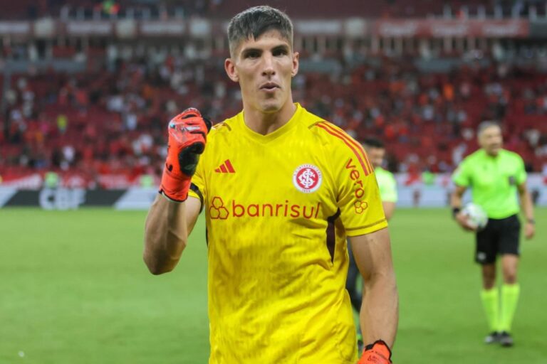 Rochet fará cirurgia na coluna e pode não atingir meta para renovar com o Inter