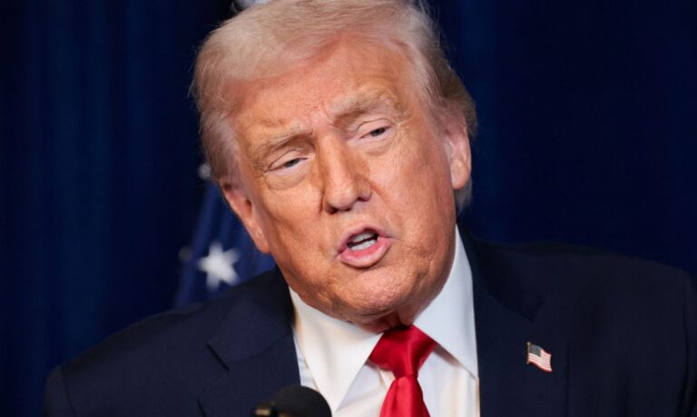 Trump assina novos decretos para restringir cidadania por nascimento nos EUA