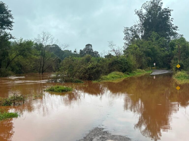 Arroio Estrela sobe e interdita acesso à Ponte do Cotovelo