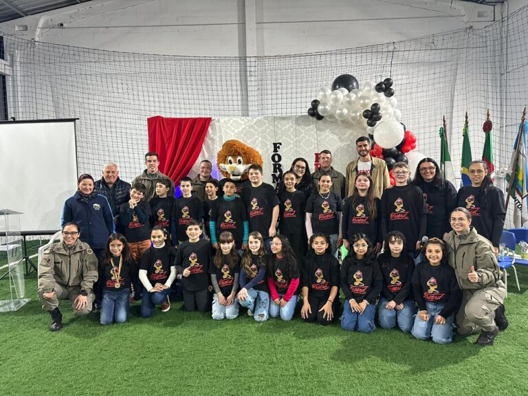 22 alunos celebram conquista no Proerd em Relvado