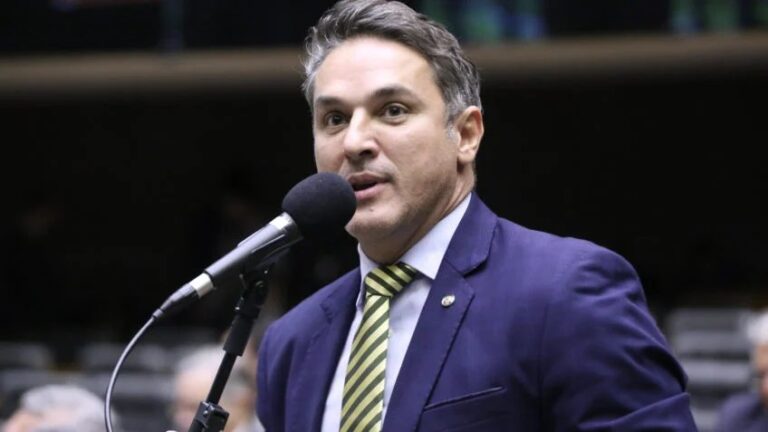 Zucco aparece com 34,4% e lidera numericamente disputa pelo governo do RS