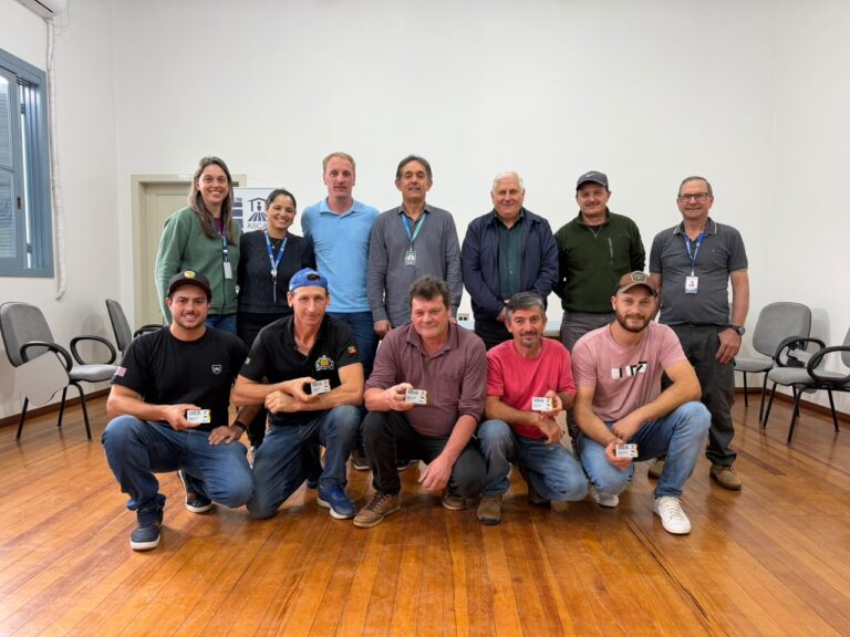Produtores rurais de Relvado recebem R$ 30 mil para recuperar atividades