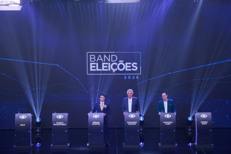 Debate da Band é marcado por ausências e críticas a Lula e Flávio Bolsonaro