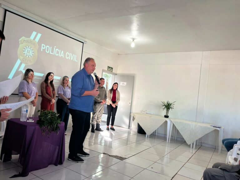 Roca Sales inaugura Banco Vermelho durante ação do Agosto Lilás