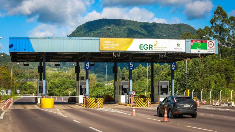Justiça manda EGR levantar as cancelas do Pedágio de Encantado enquanto ponte ficar interditada