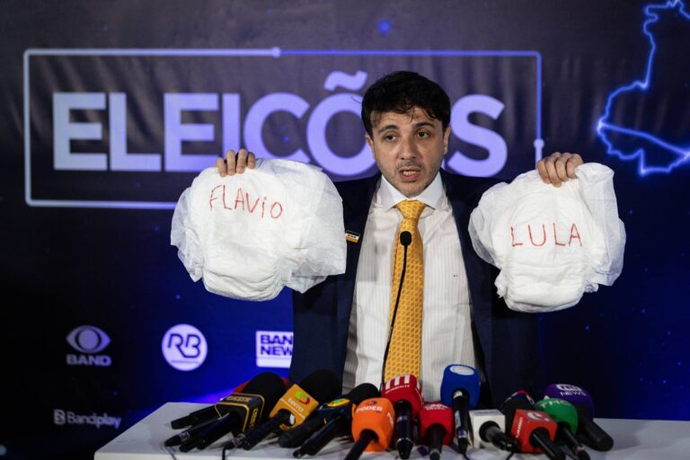 Campanha de Lula aciona TSE contra Renan Santos e Caiado por falas no debate da Band