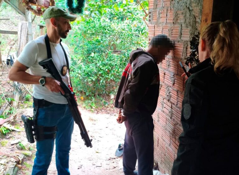 Homem investigado por importunar menores é preso com arma e facões em Venâncio Aires