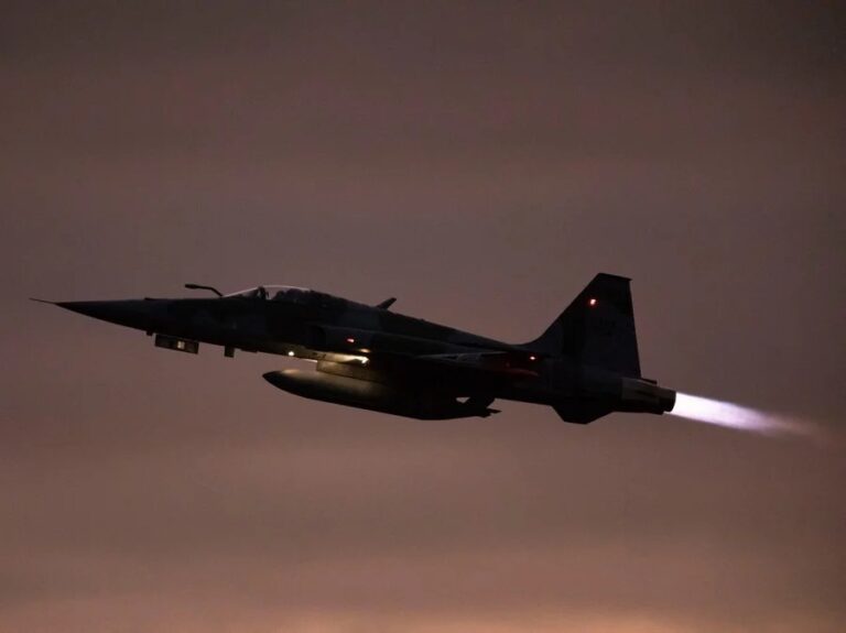 F-5M chamam atenção no Vale