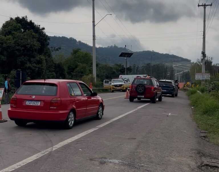 Manutenção interrompe trânsito na ponte da ERS-129