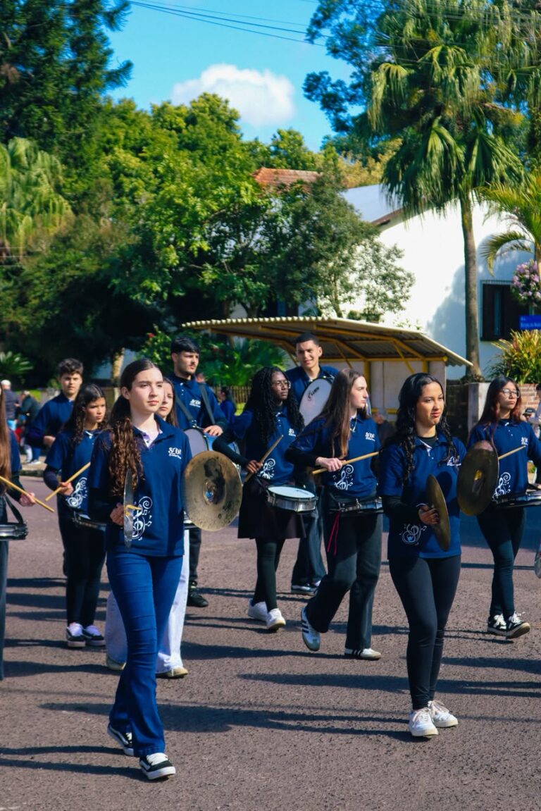 Desfile Cívico reúne cerca de 550 participantes em Muçum