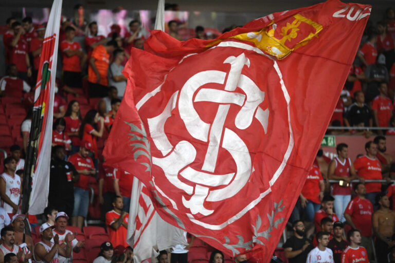 Torcida cobra reação do Inter antes de jogo contra a Chapecoense