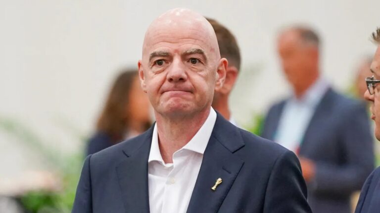 França retira apoio à reeleição de Infantino na FIFA