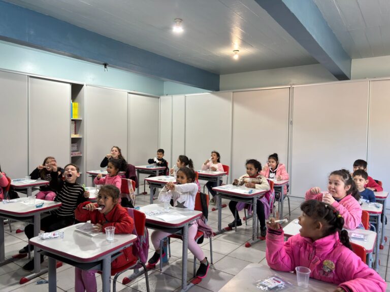 Programa Saúde na Escola leva prevenção e orientação sobre saúde bucal a 778 alunos de Roca Sales