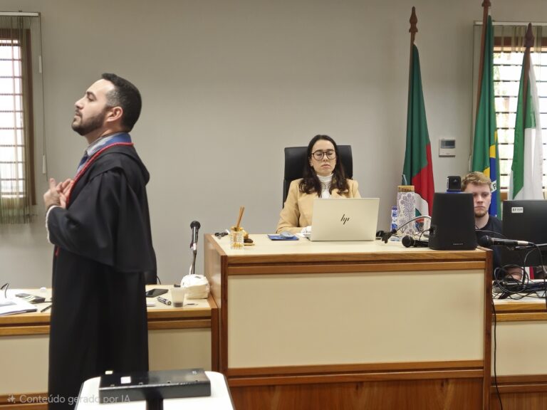 Júri condena Felipe de Souza a 26 anos de prisão pela morte do pai em Encantado
