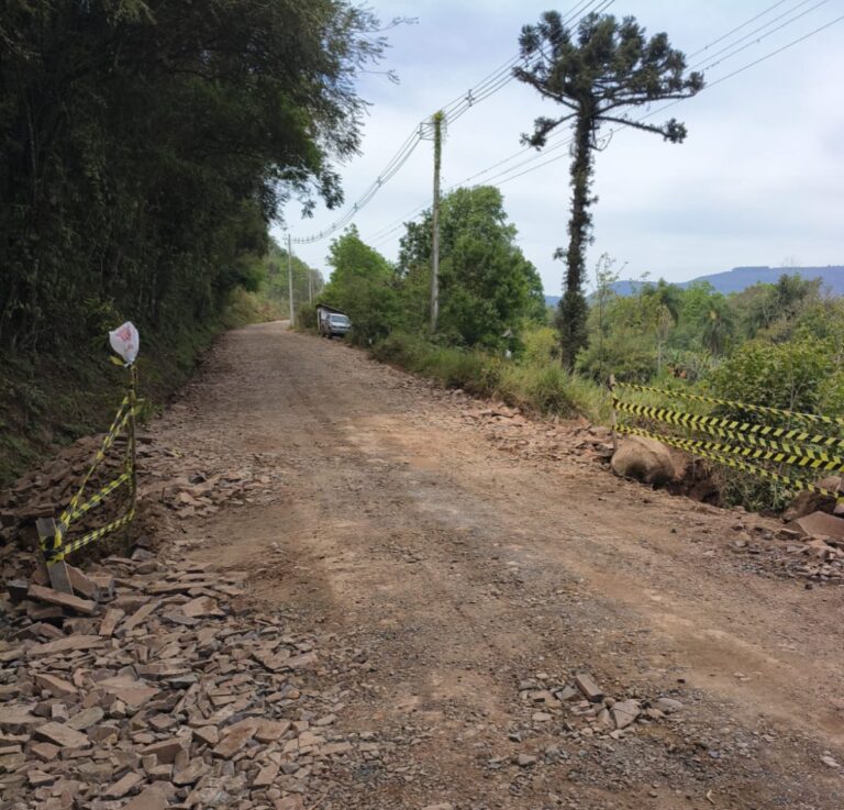 Trecho da Linha Marques do Herval é isolado após estreitamento da via