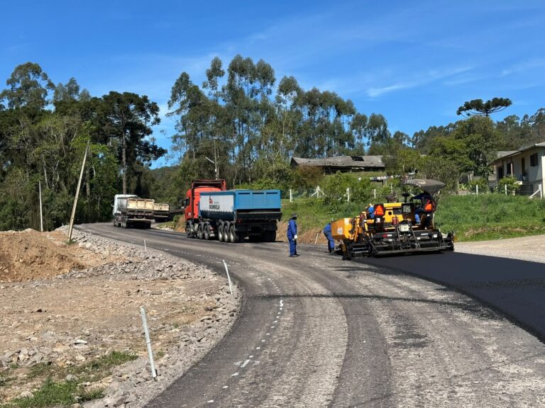 Pavimentação entre Nova Bréscia e Capitão avança para última etapa