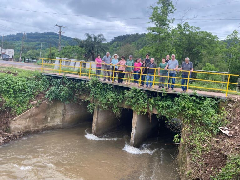Moradores do Jacarezinho protestam contra galerias e defendem nova ponte no arroio Argoleta
