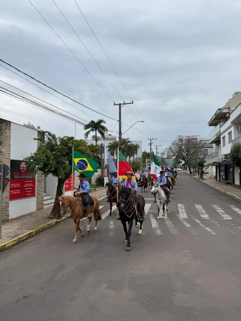 Desfile Farroupilha toma as ruas de Encantado neste domingo