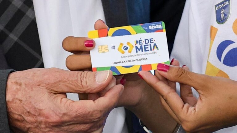 Pé-de-Meia para todos alunos do Ensino Médio custará até R$ 5 bilhões a mais