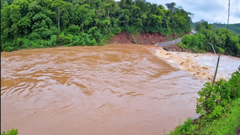 Chuvas interditam estradas e causam danos no interior de Relvado